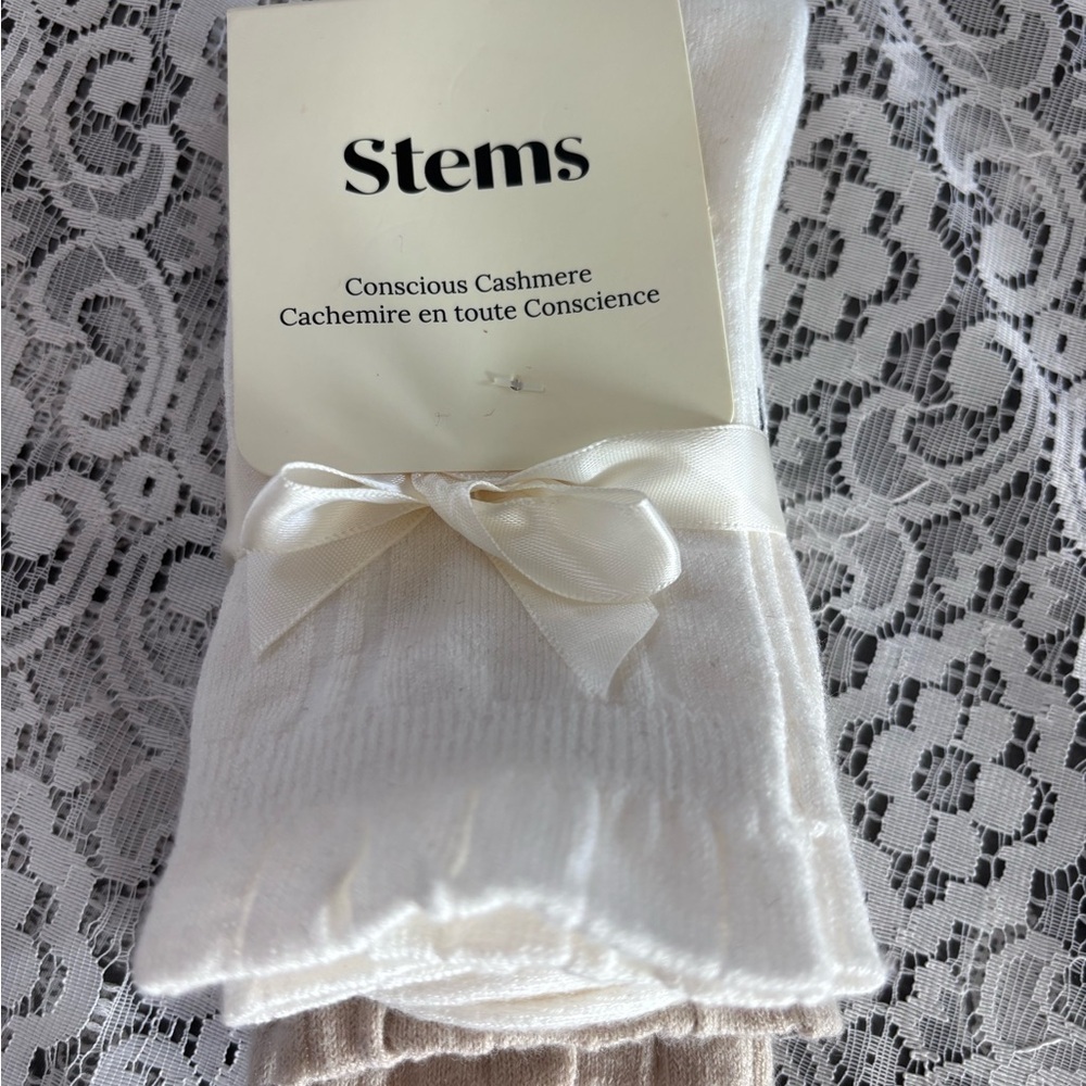 Stems Cream and White Cashmere Socks - 2 pk